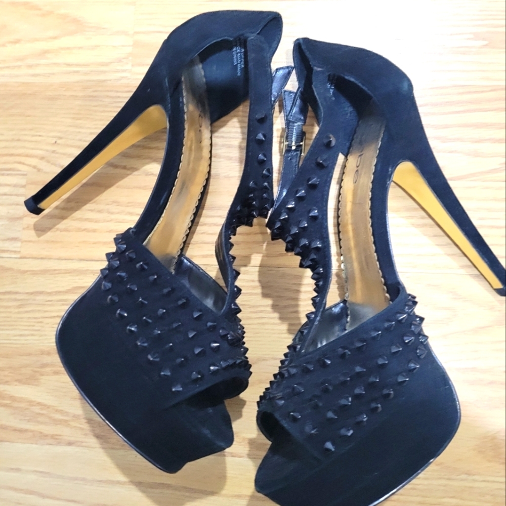 Heels - Picture 2 of 7